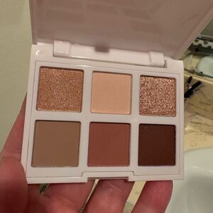 Glamorous Glow Eyeshadow Palette by [Brand]